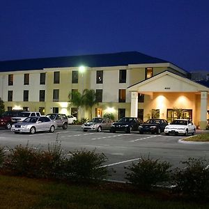 Days Inn & Suites By Wyndham Lakeland